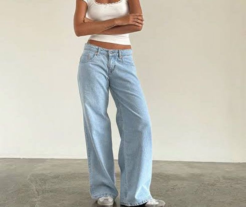 Light Wash High-Waisted Jeans From URBANIC