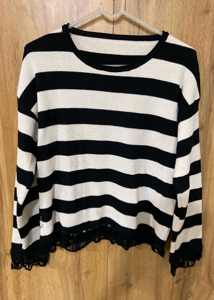 Striped Sweater black and White