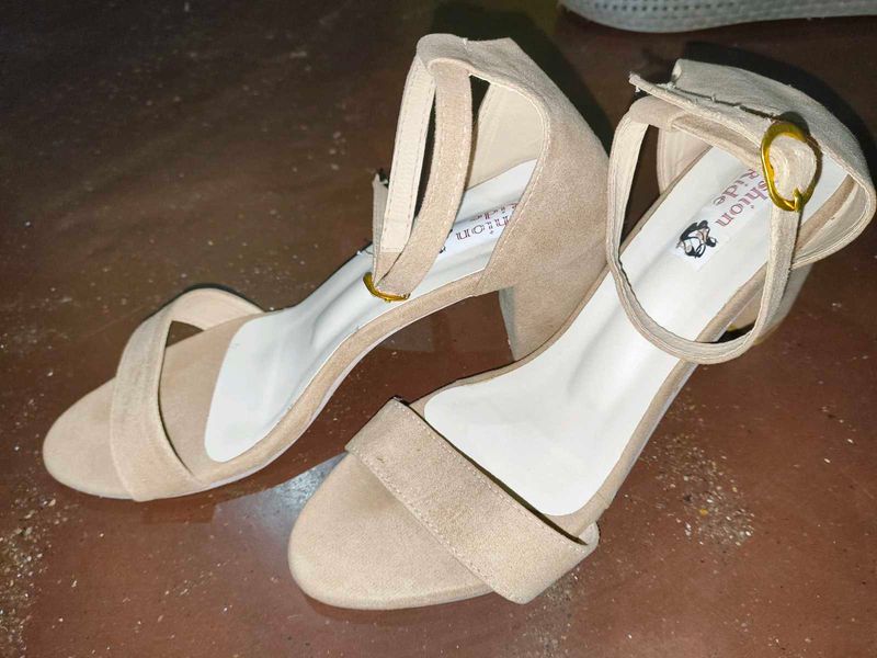 Heel Sandal👠
