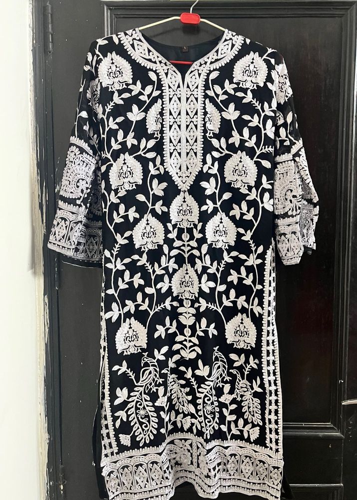 Pakistani Elegant Embroidered Kurta and Plazzo