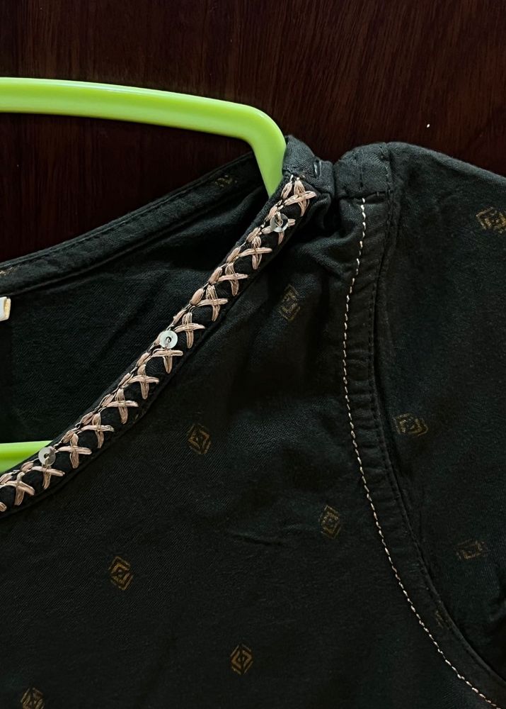 Avaasa Olive Green Kurthi