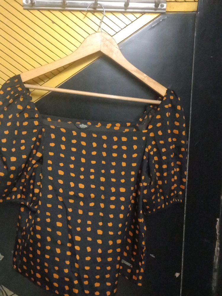 Roadster-Square neck polka dot top