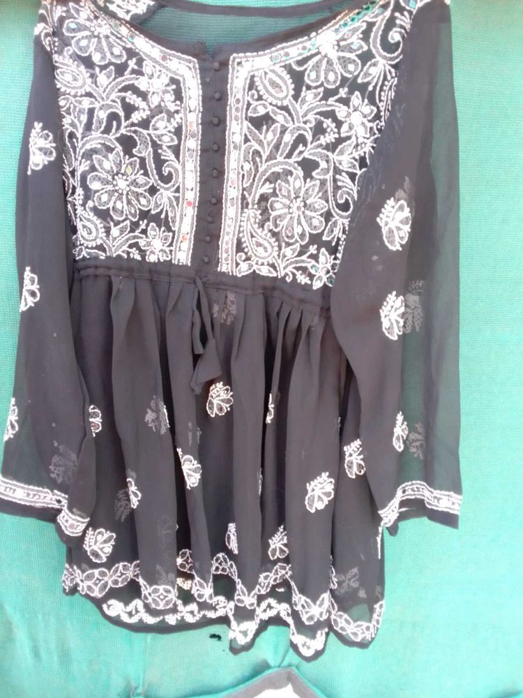 Chikankari Mirror Worked Short Kurti 🖤