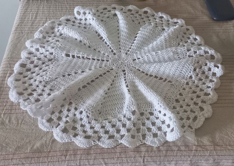 White Round Share Thalposh