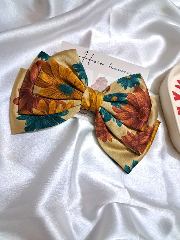 Daisy Tripple Layer Bow Clip