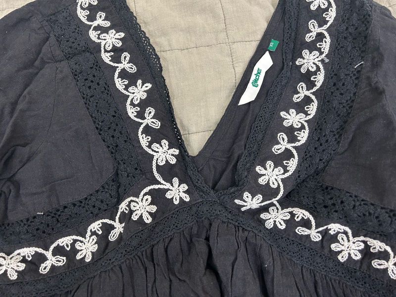 Elegant Black V-Neck Top