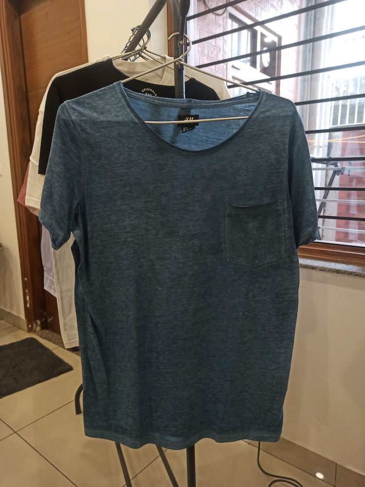 H&amp;M Round Neck Tshirt