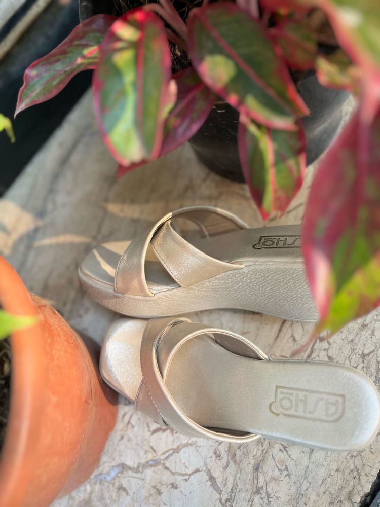 Today Offer‼️Heels(flat Heels)