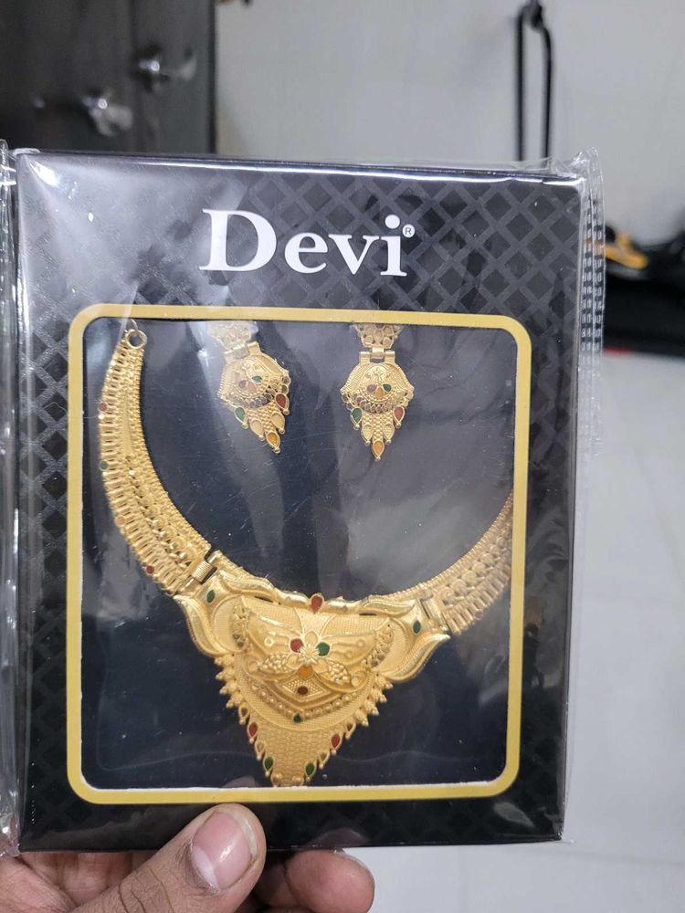 Devi Necklace &amp; Earring Set