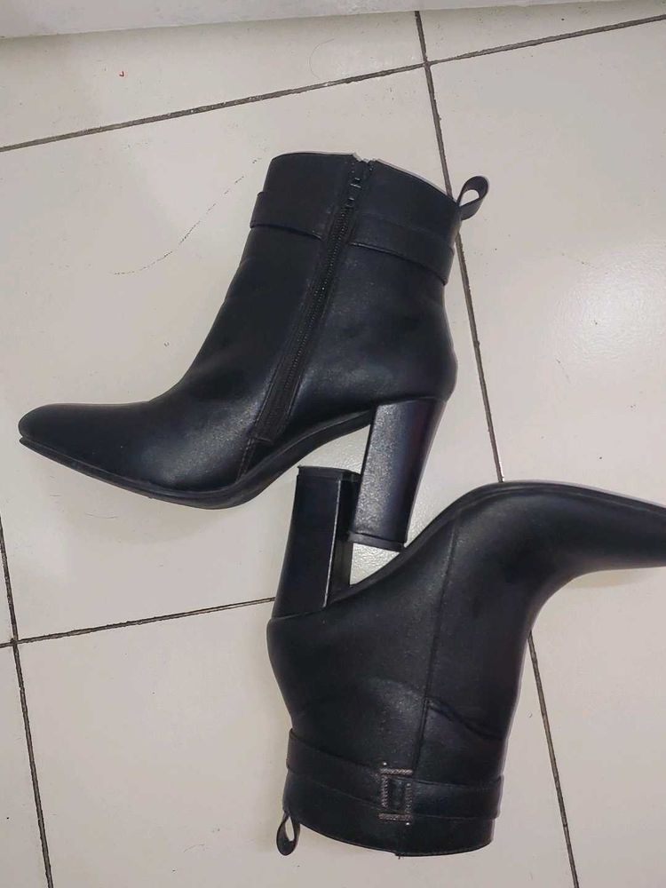 Chic Black Boots | Just like New