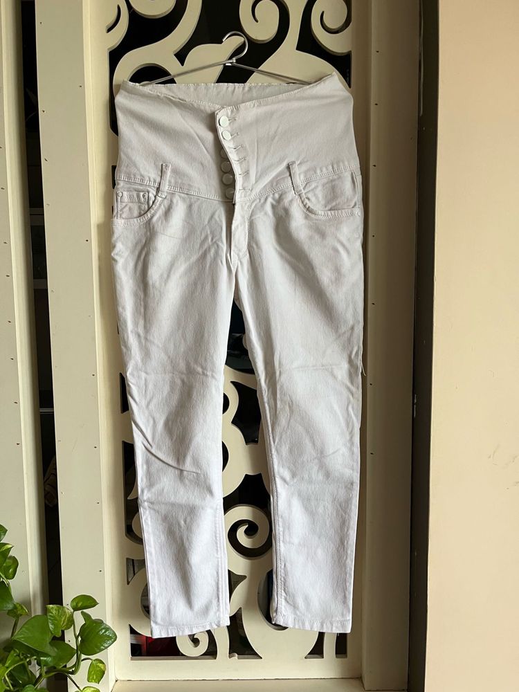 White High-Waisted Jeans