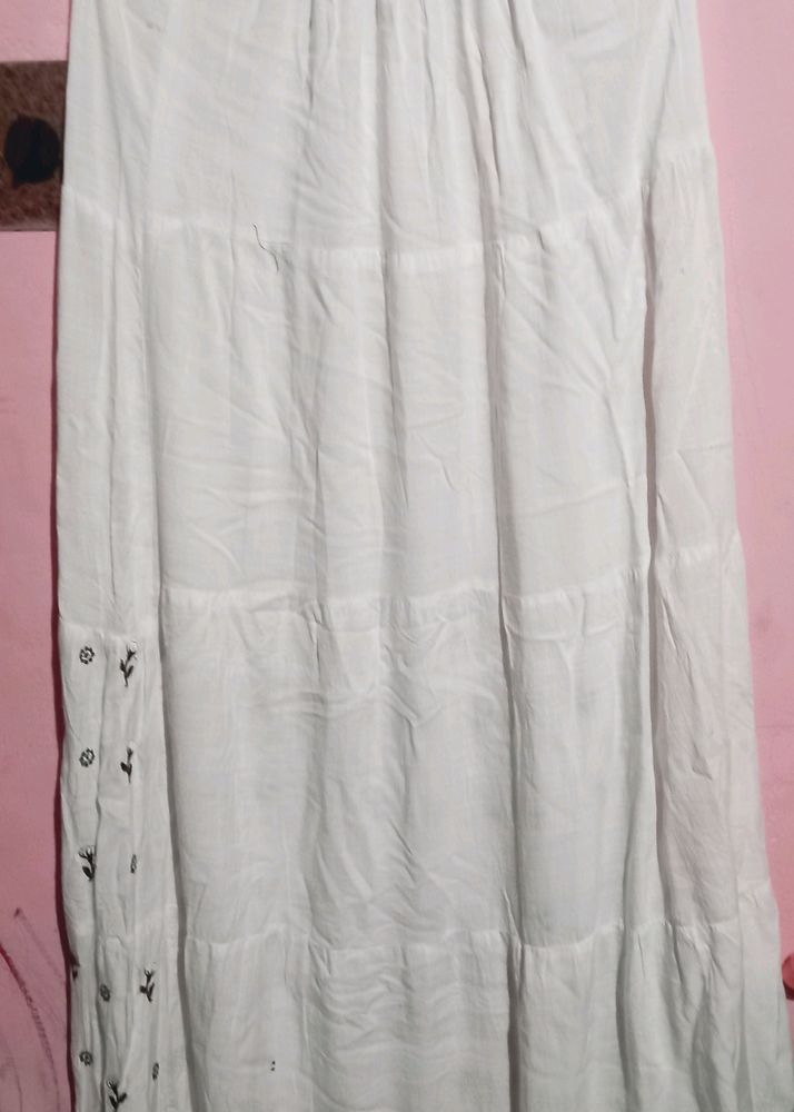 Wight cotton skirt