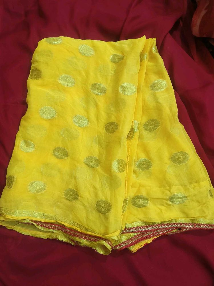 Elegant Yellow Saree with Gold Accents