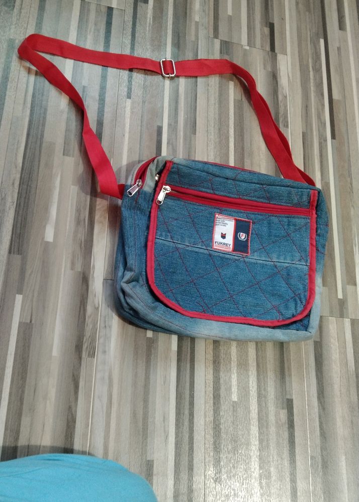 Sling Beg Used Jeens Cloth.