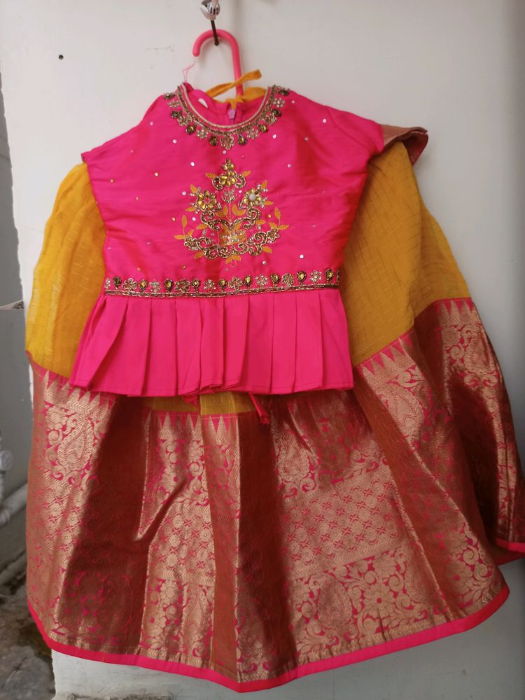 Pattu Pavada
