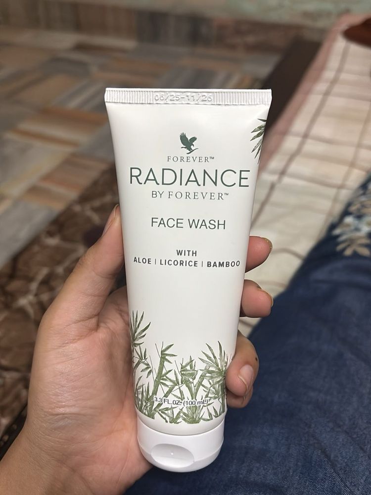 Forever Radiance Face Wash