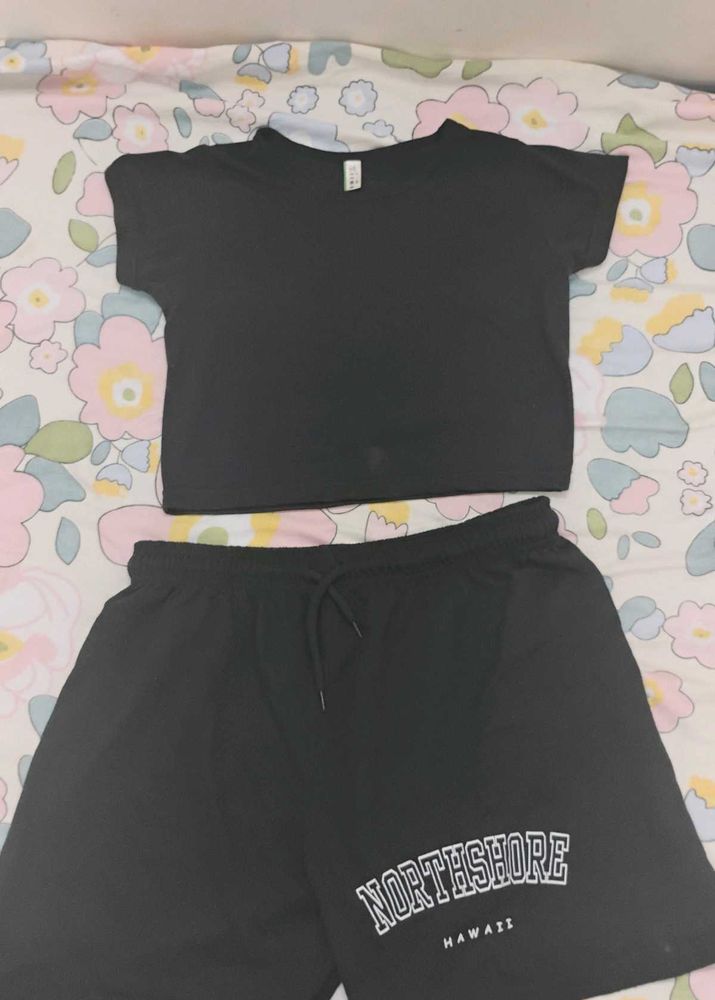 Combo Of Top N Half Pants🐈‍⬛(N Cap Too)