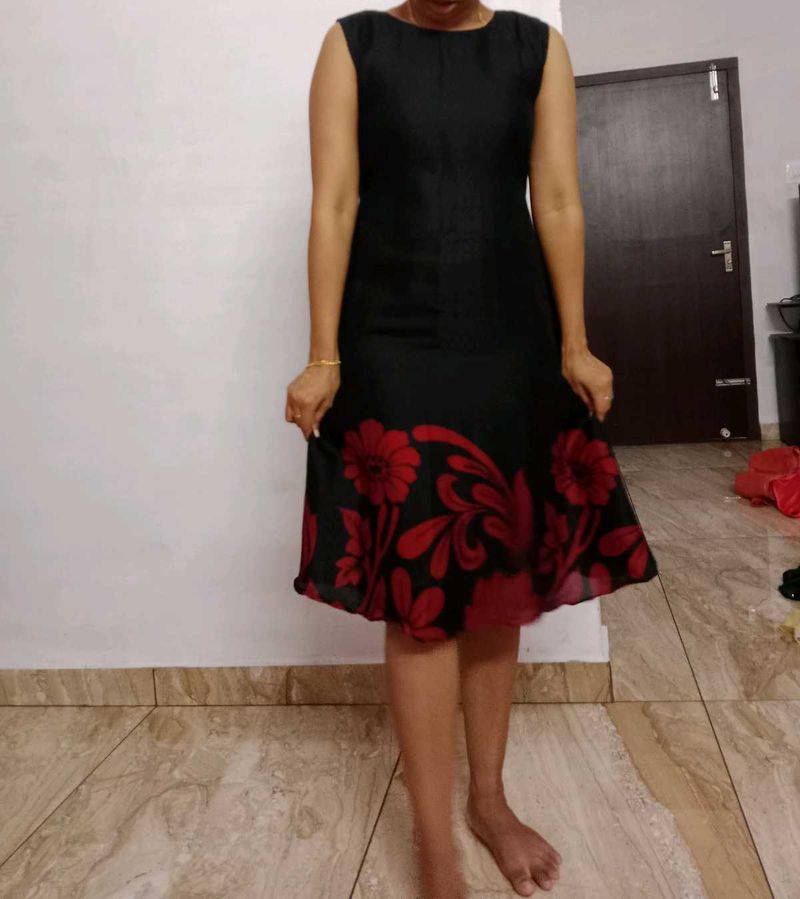 2 sleeveless Frock Set For Womens