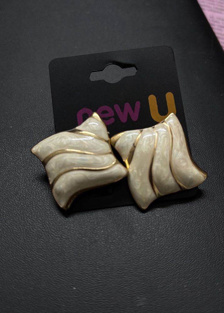 Elegant White &amp; Gold Earrings