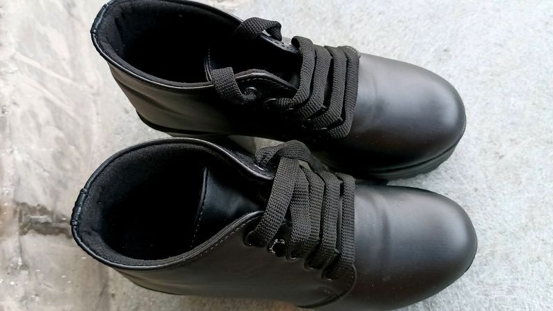 Black Leather Boot 👢
