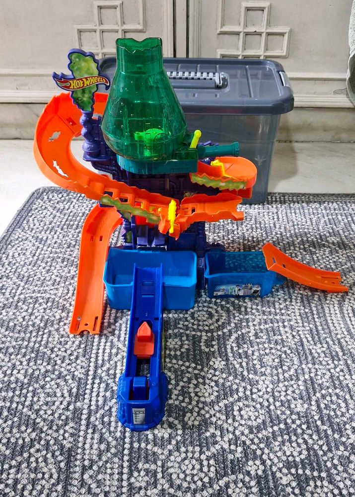 Hot Wheels Lava Falls Playset