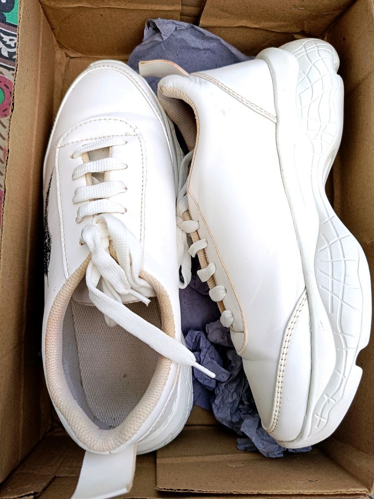 🔥🔥Comfortable Casual White 🤍 Sneakers For Women