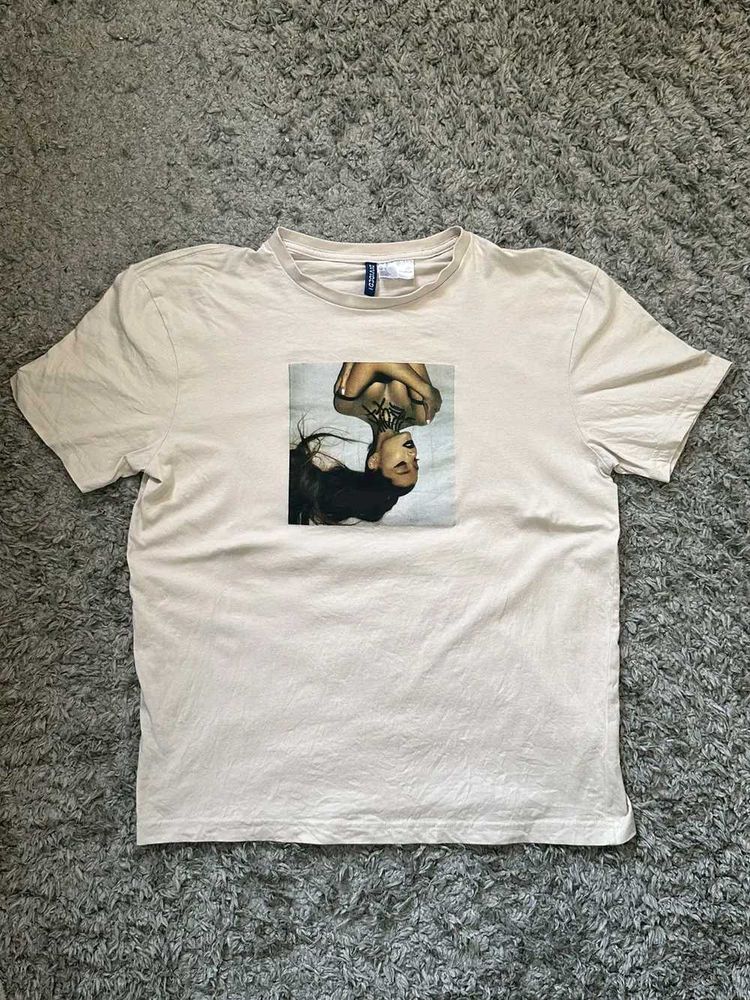H&amp;M Ariana Grande Graphic Tee