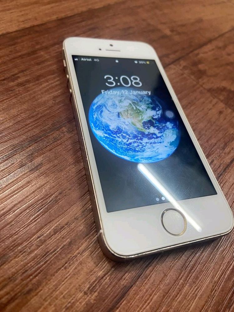 iPhone 5s 16gb Gold In Good Condition With Cover