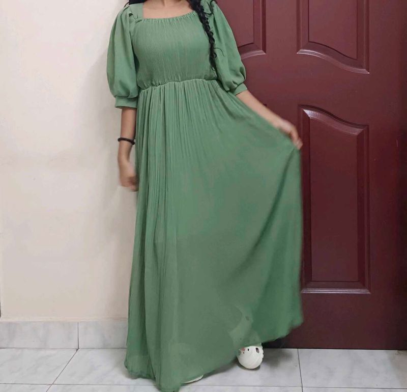 Green Maxi Dress with Puff Sleeves