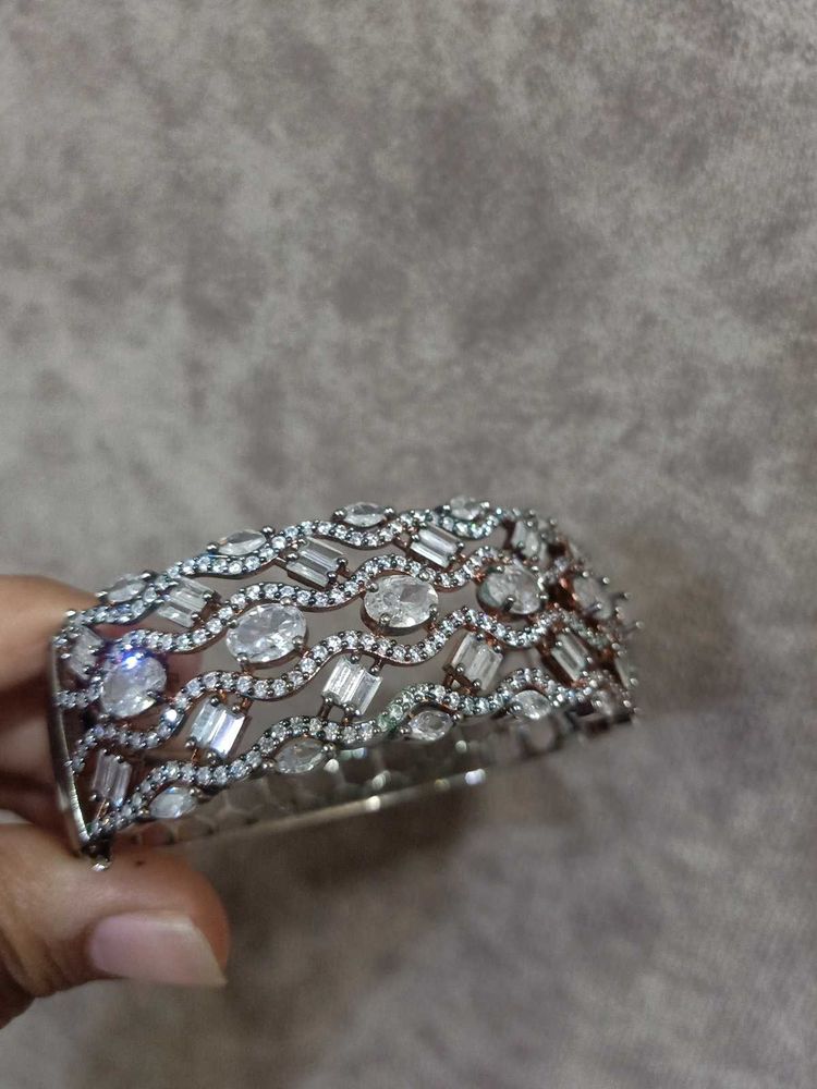 Elegant Silver Tone Bangle