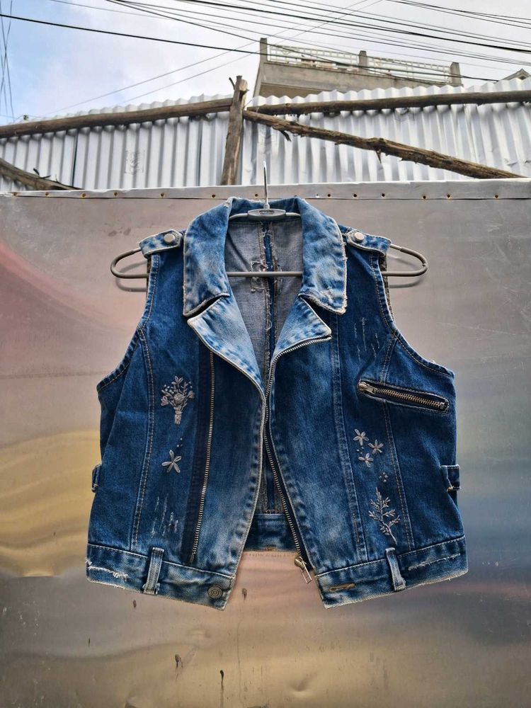 Embroidered Vintage Denim Vest Y2K (Upcycled)