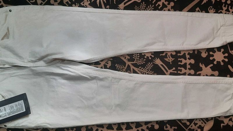 Stylish wight jeans not used with tag