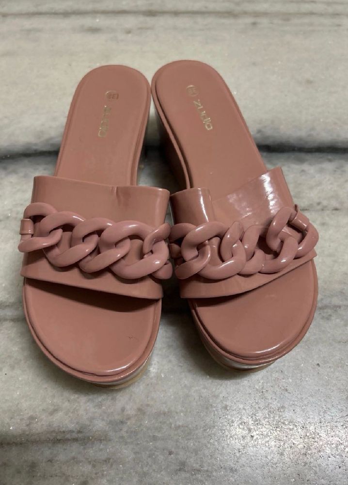 Chic Chain Detail Slides