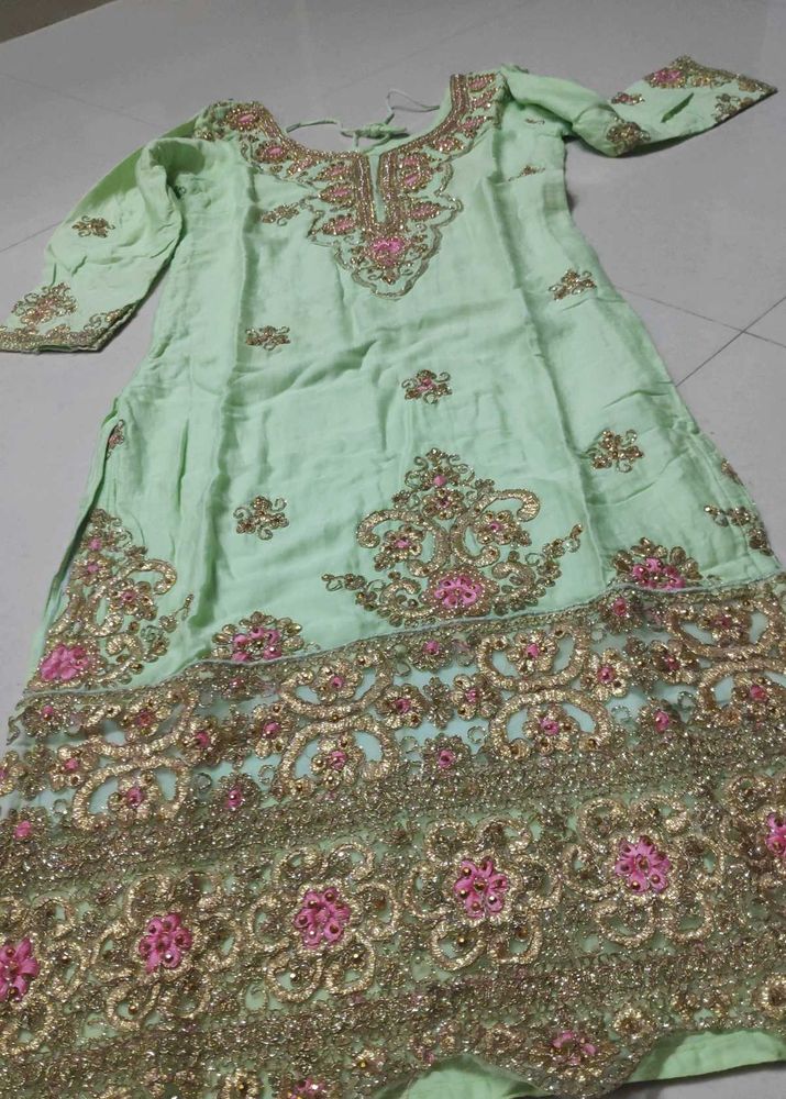 Pakisthani Embroidered Kurta Set