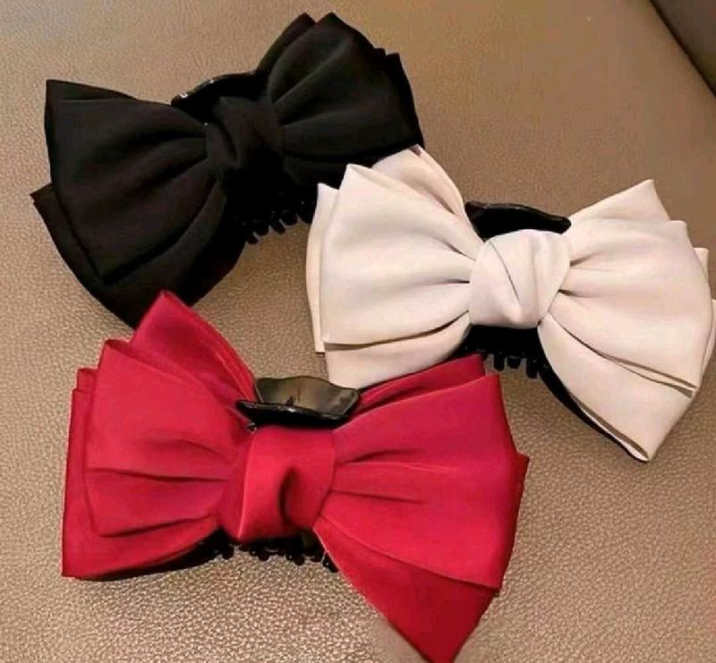 Bow Clutcher
