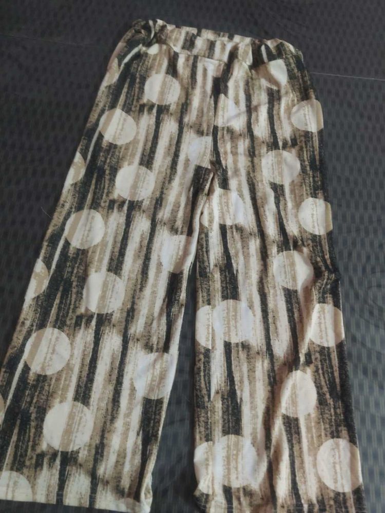 its a mixed colour palazzo.