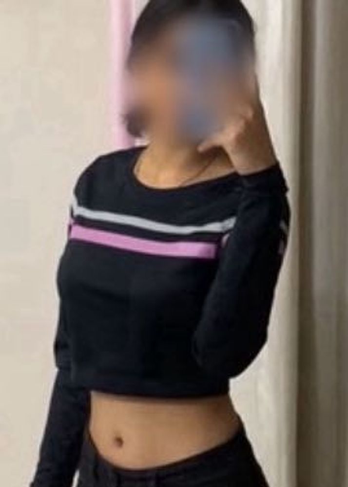 Black long sleeves crop top with thumb holes