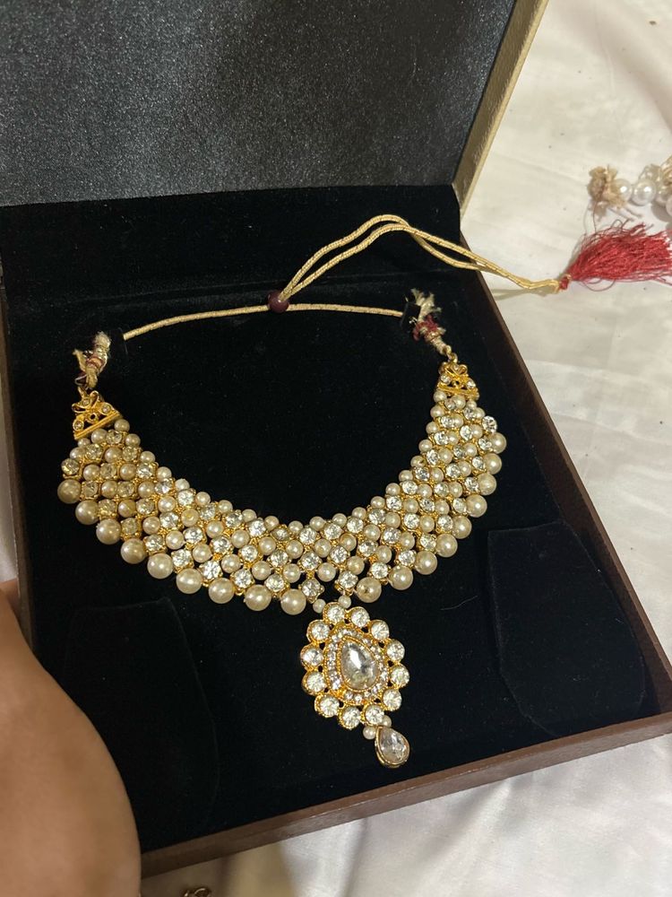 Elegant Pearl &amp; Crystal Statement Necklace