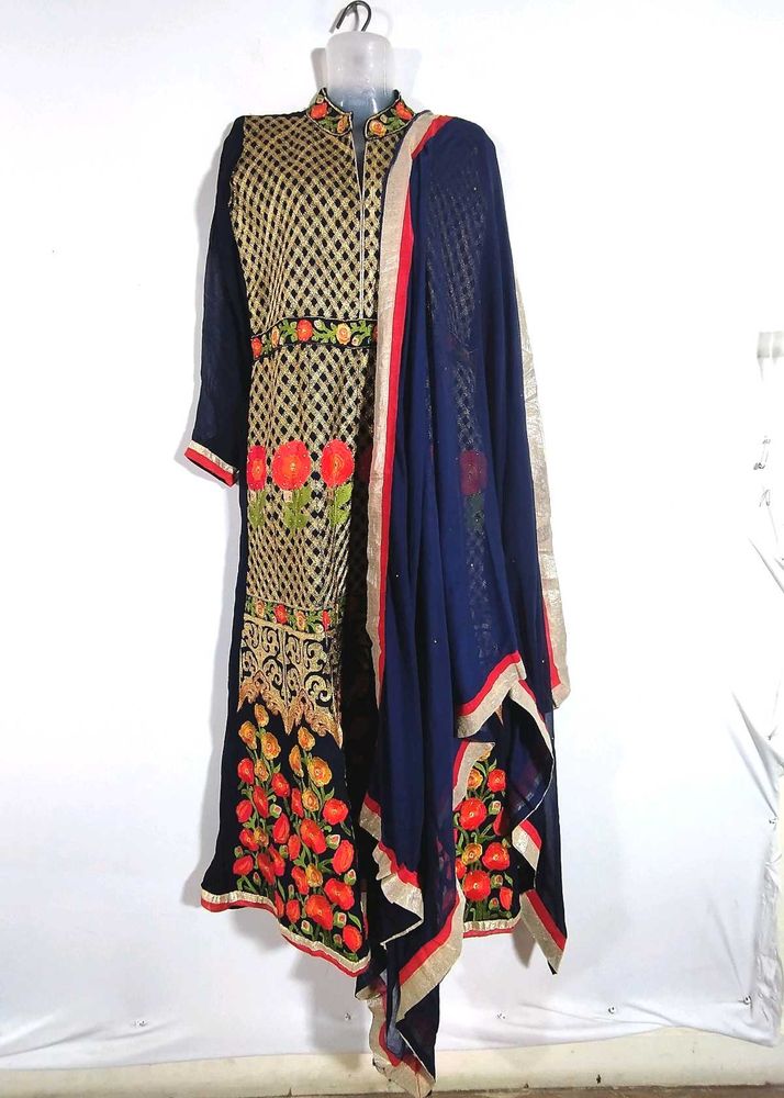 Navy Blue Embroidered Kurta Set (Women&#39;s)