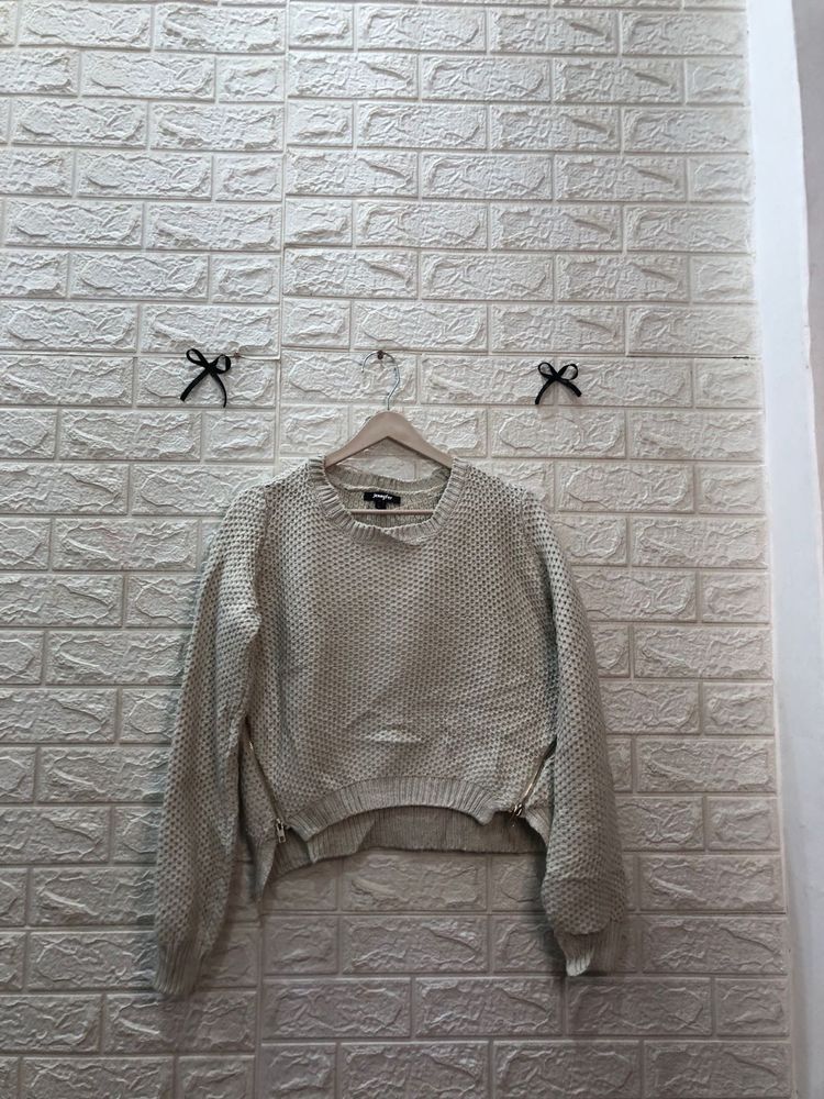 Beige Knit Cropped Sweater🕸️🕷️🇺🇸