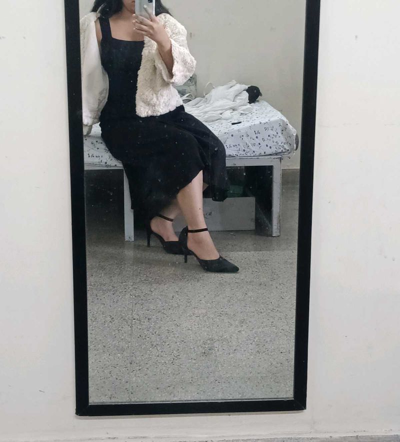 Elegant Black kitten toe heels