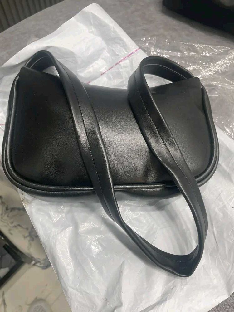 Black Leather Sling Bag 🖤