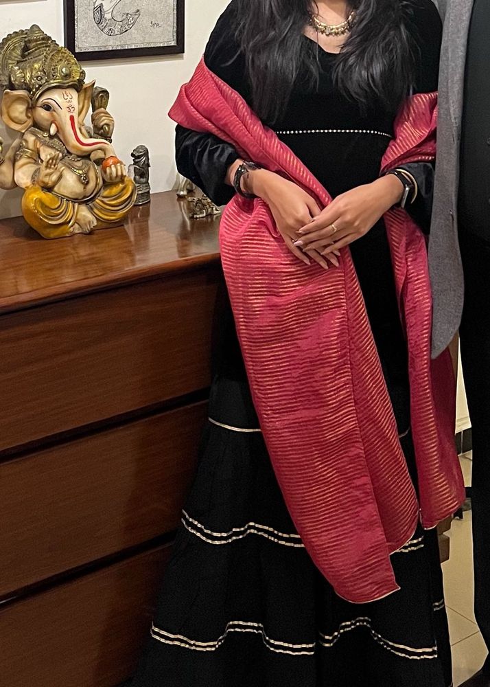 Beautiful Pink And Golden Dupatta