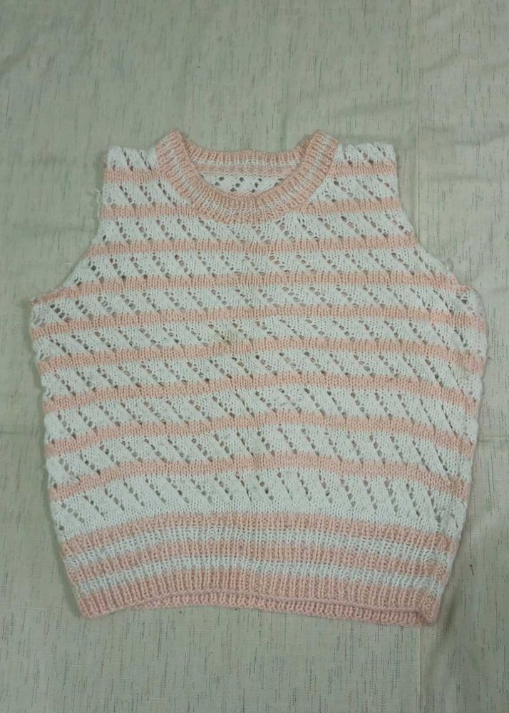 Knitted Sleeveless sweater