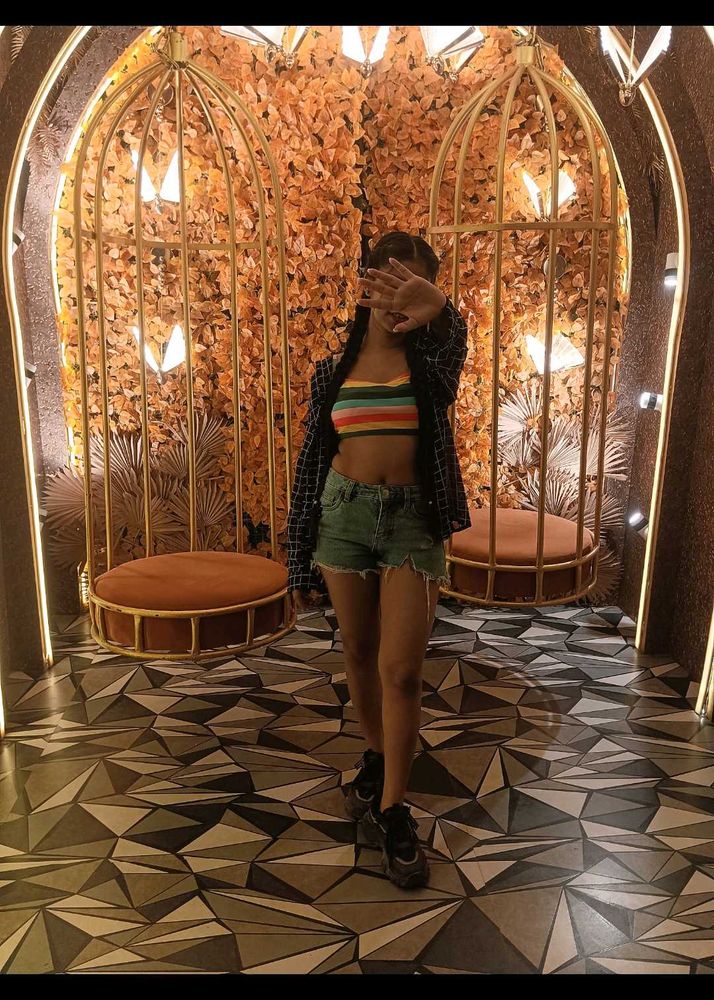 Trendy Top &amp; Shorts Outfit