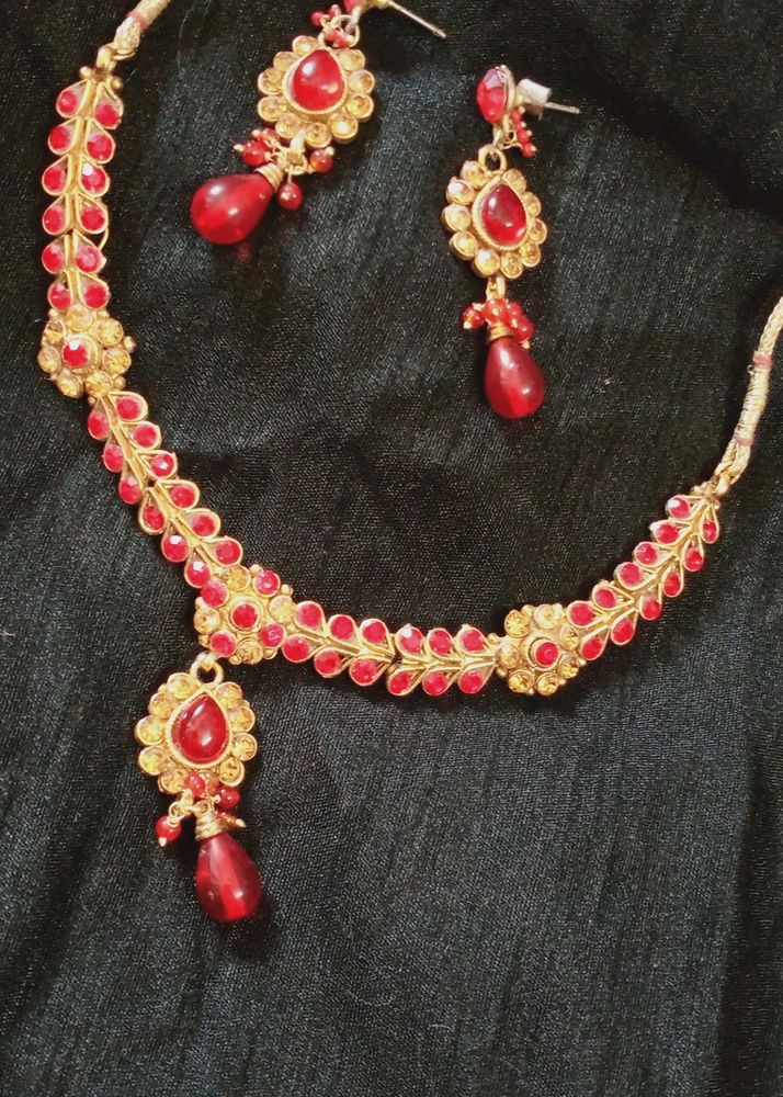 Necklace Set Sale By Rs 100 Like A New