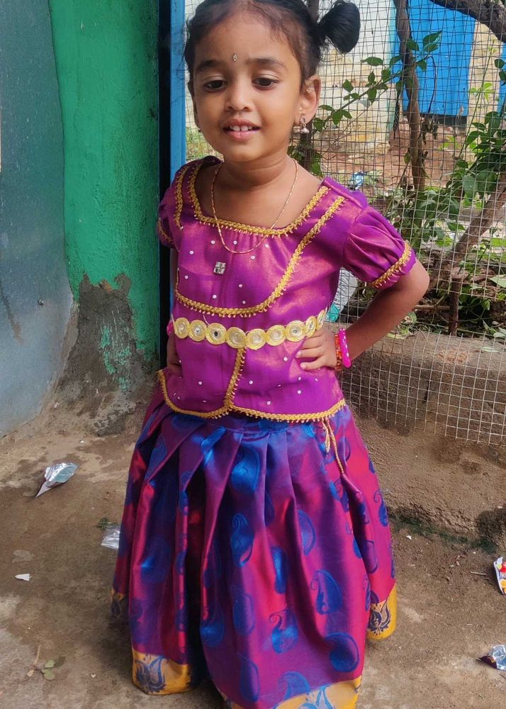 Cute Girl&#39;s Ethnic Dress