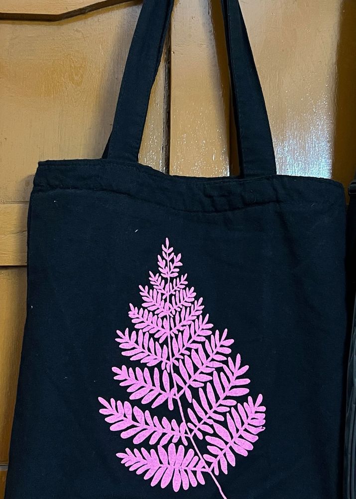 Fern Print Black zipped Tote Bag