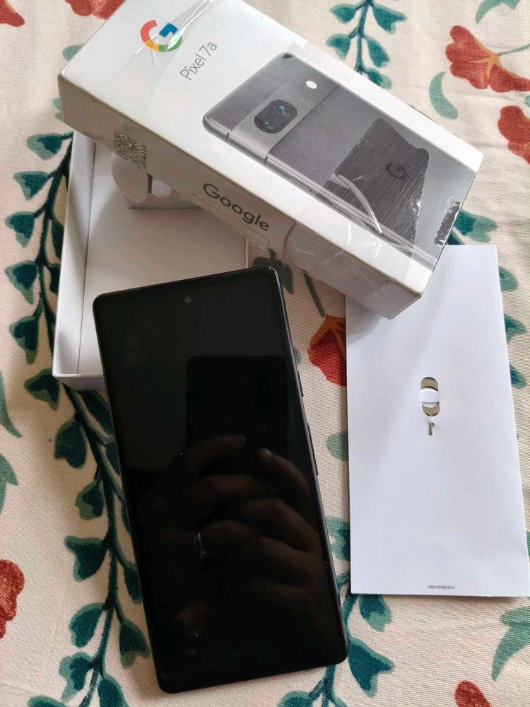 Google Pixel 7a - Like New!