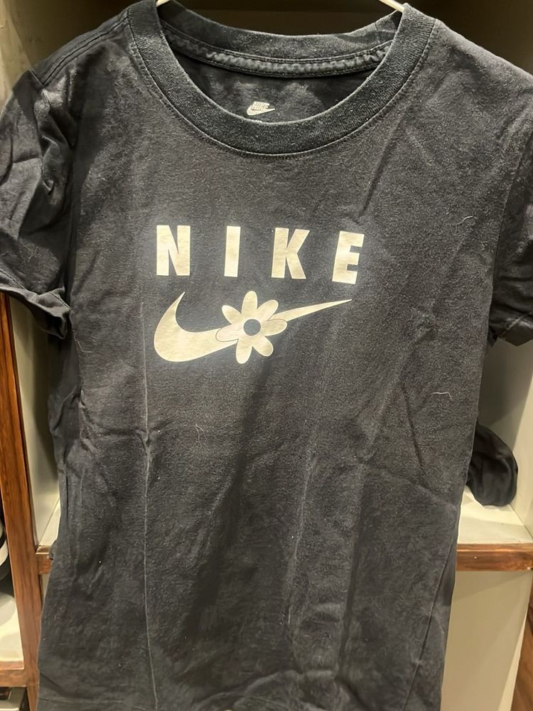 Nike Graphic Tee